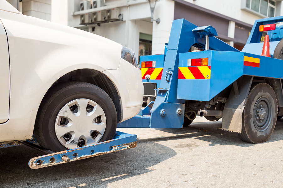 This is a picture of an auto towing in Deanville TX.